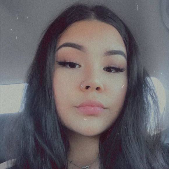 Profile Picture of Alyssa Hatcher (@alyssa_h21) on Poshmark