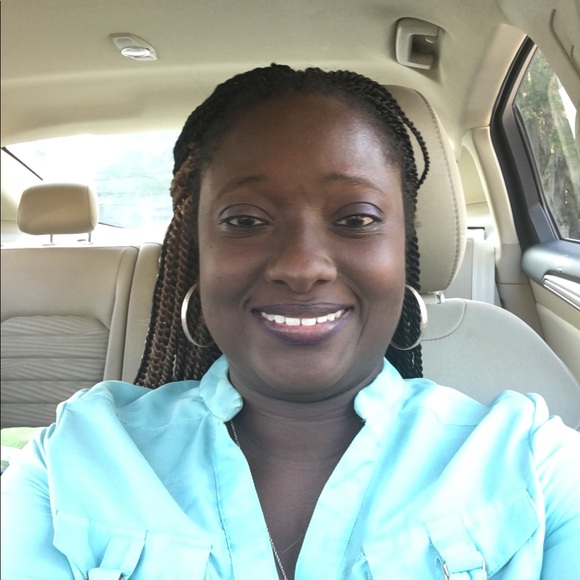 Profile Picture of Gerri Roberts (@gerrir16) on Poshmark