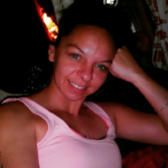 Profile Picture of Miranda Marksbury (@mirandascotty) on Poshmark