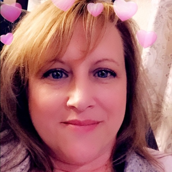 Profile Picture of Bobi Bain (@007nwgirl) on Poshmark