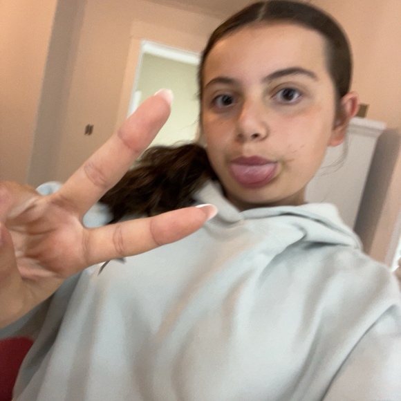 Profile Picture of Selena Soffan (@selenasoffan) on Poshmark