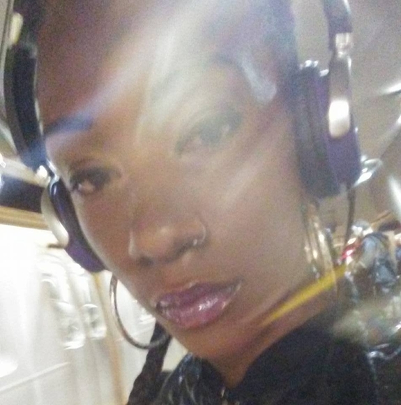 Profile Picture of Ming Ming (@mingming_) on Poshmark