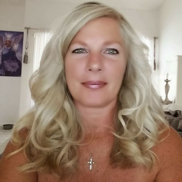 Profile Picture of Kelly Baumstark (@kbaum61) on Poshmark