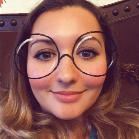 Profile Picture of Jessica Capota (@j3ss7ca) on Poshmark