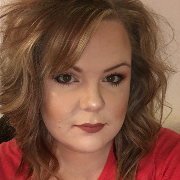 Profile Picture of Meghan Cahoon (@meghan_cahoon) on Poshmark