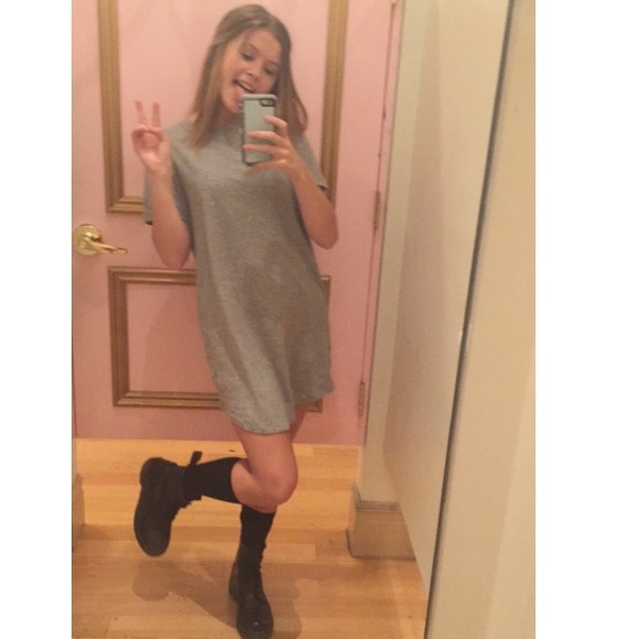 Profile Picture of Julia Kern (@juliakern13) on Poshmark