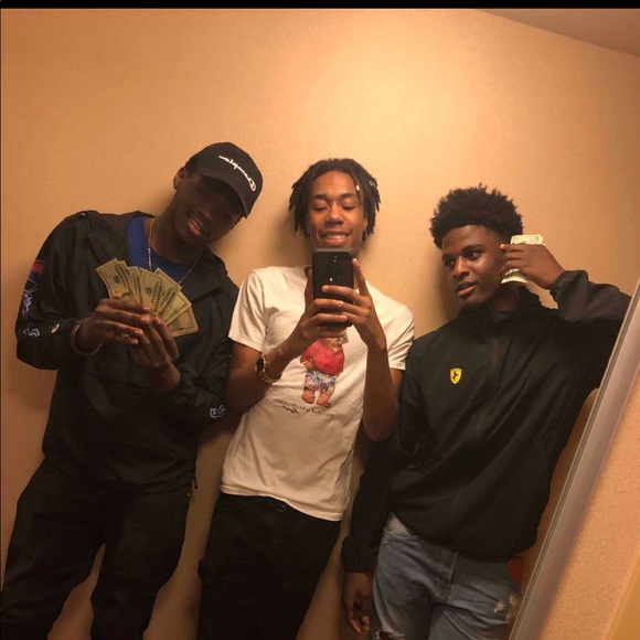 Profile Picture of Anish Patel (@anishpatel424) on Poshmark