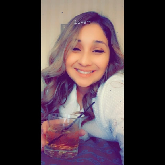Profile Picture of Alexis Ureno (@alexisureno) on Poshmark