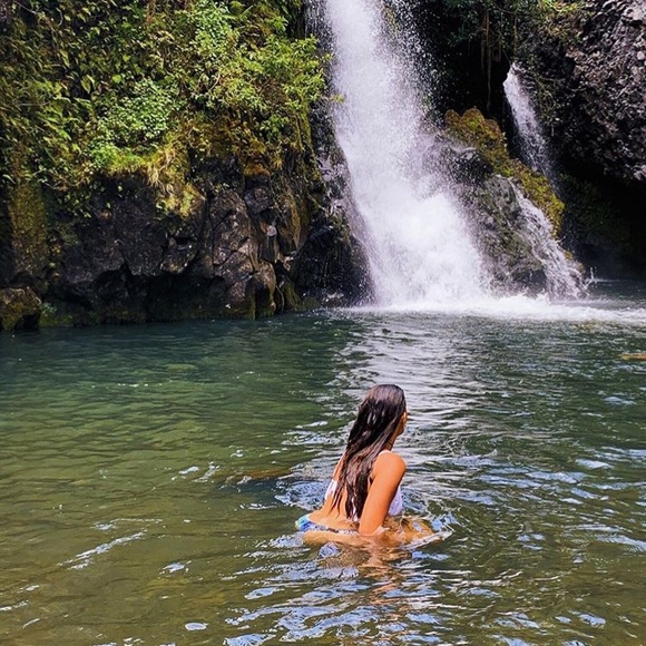 Profile Picture of Anna luiza Vasconcellos (@anna_vasconcell) on Poshmark