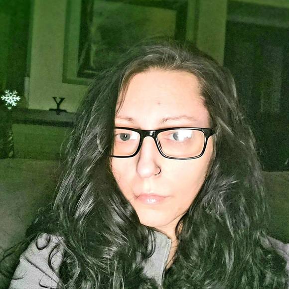 Profile Picture of Toni Varnum (@tonivarnum) on Poshmark