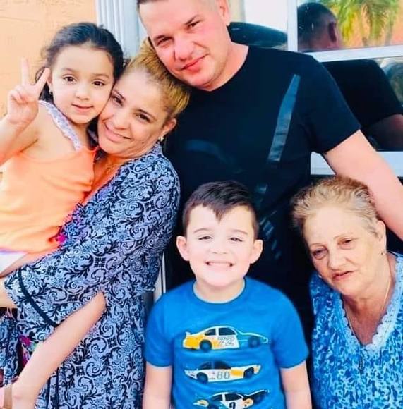 Profile Picture of Gustavo suarez Avalo (@g_avalo) on Poshmark