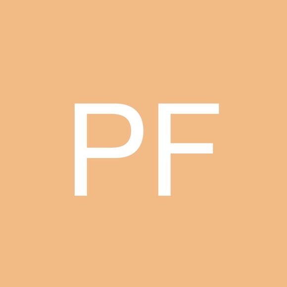 Profile Picture of Paula Fraser (@howiehenry11) on Poshmark