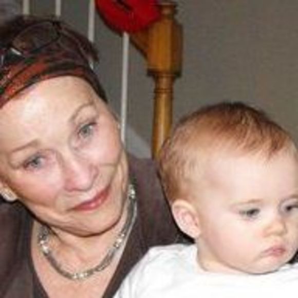 Profile Picture of Mary Furth (@maryfurth) on Poshmark