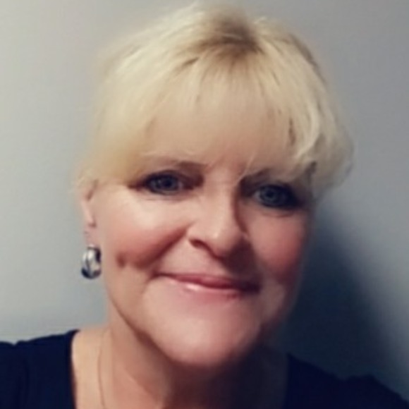 Profile Picture of Lacey Raschke (@jlaceyraschke) on Poshmark