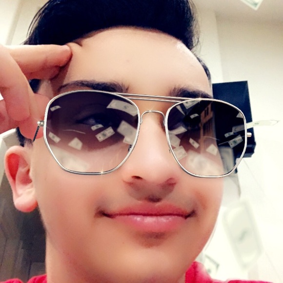 Profile Picture of Eddie Aminov (@eddieaminov) on Poshmark