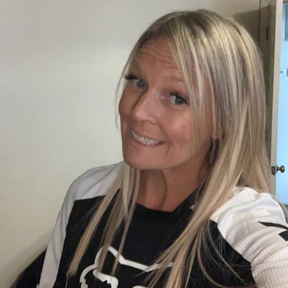 Profile Picture of Deedee Henshaw daniels (@deedalee72) on Poshmark