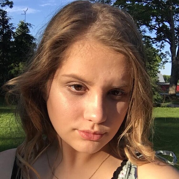 Profile Picture of Alley Plesscher (@alpless) on Poshmark