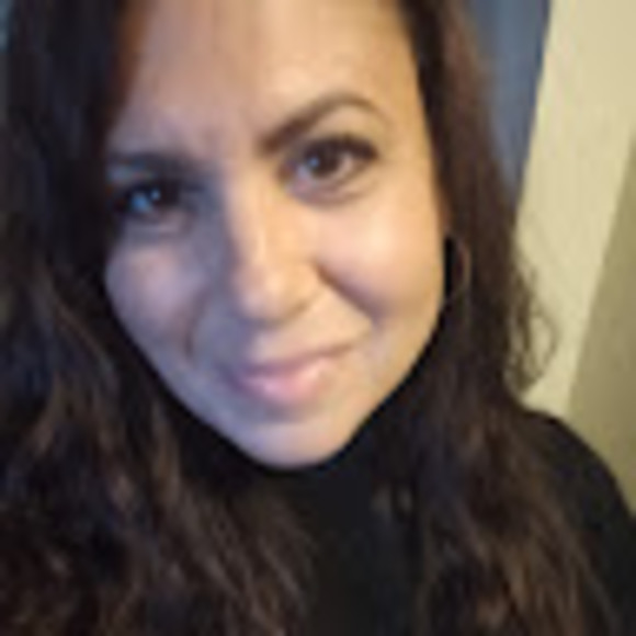 Profile Picture of Kristin Ascioti (@kdascioti) on Poshmark