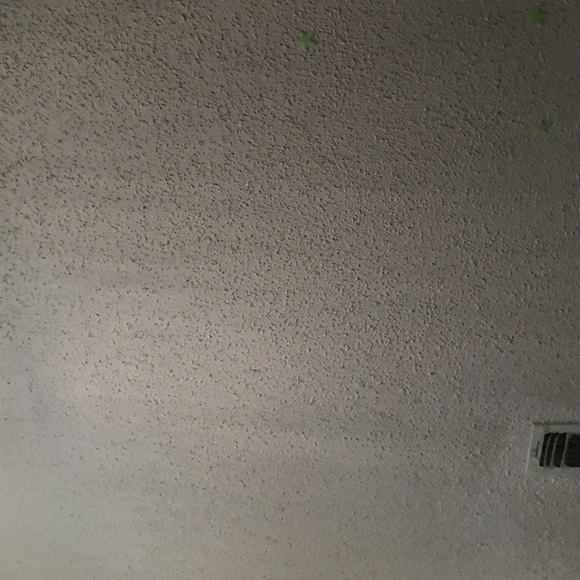 Profile Picture of Mari Silva (@marisilvaaaa) on Poshmark