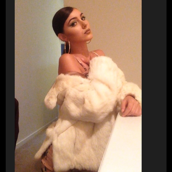 Profile Picture of Elisabeth Hranek (@mselisabethem) on Poshmark