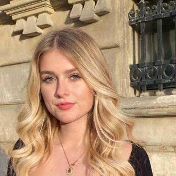 Profile Picture of Dennis Dotson (@buivutseyenl) on Poshmark