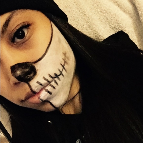 Profile Picture of Maurica Gonzales (@mgonzales2) on Poshmark