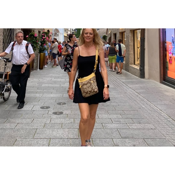 Profile Picture of Christine Thiele (@catentchen) on Poshmark