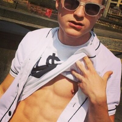 Profile Picture of READ BIO DONT FOLLOW (@JoshGormley_) on Twitter