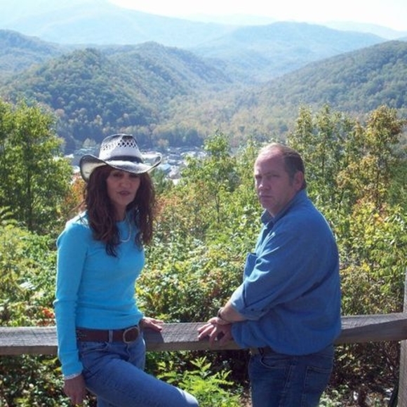 Profile Picture of Joyce Burch (@jbsbdb) on Poshmark