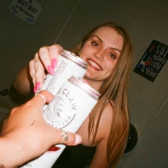 Profile Picture of Shayna Roberts (@shaynamroberts) on Poshmark