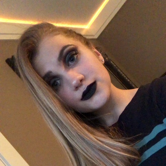 Profile Picture of Aubree Mitchell (@aubs7860) on Poshmark