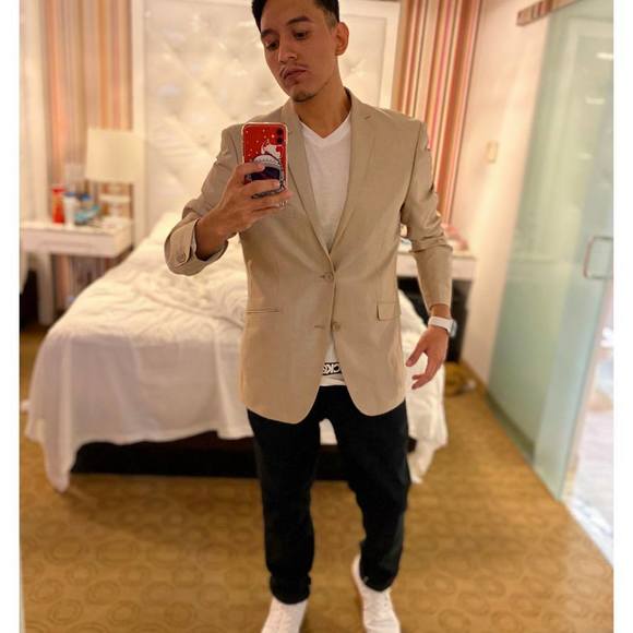 Profile Picture of Victor Nery (@vinery07) on Poshmark