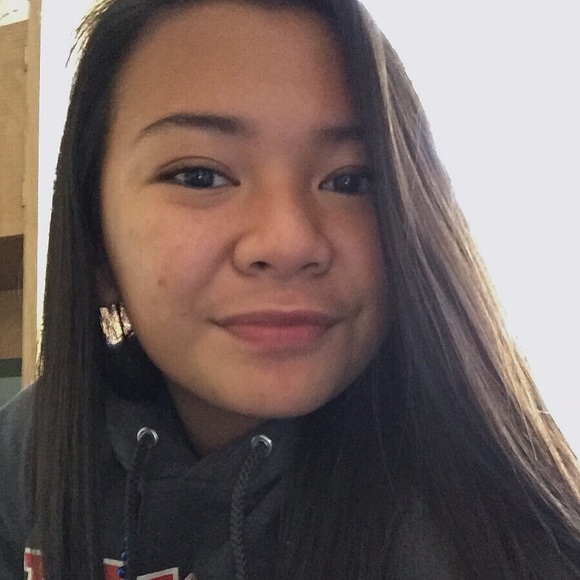Profile Picture of Mary Cabrera (@marycabrera) on Poshmark