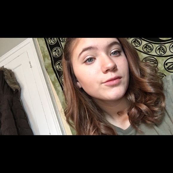 Profile Picture of Miranda Roy (@lynnroy981) on Poshmark