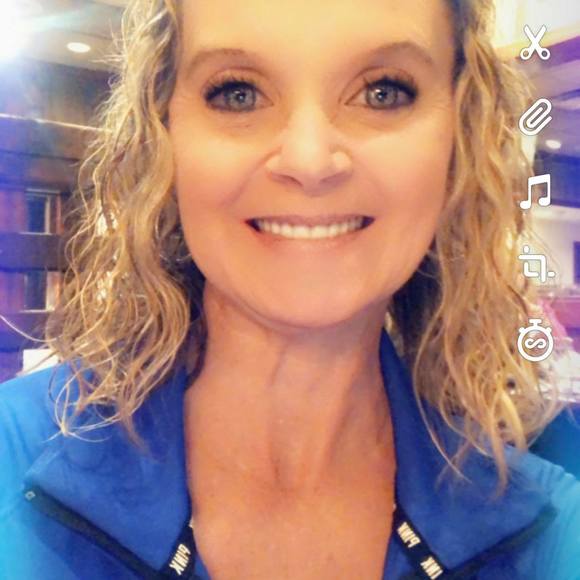 Profile Picture of Tara Jeffries (@northwoodgirl37) on Poshmark