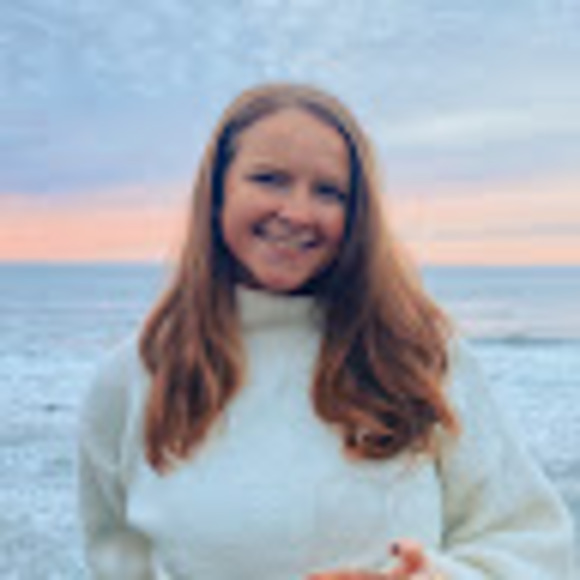 Profile Picture of Caitlin Schwagerl (@cschwagerl) on Poshmark