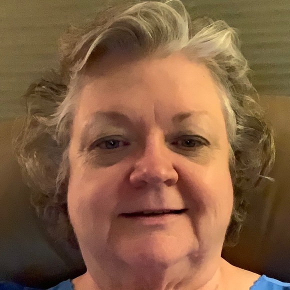 Profile Picture of Amanda Hall (@hallac) on Poshmark