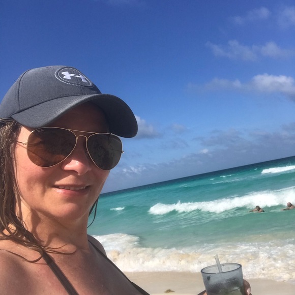 Profile Picture of Jussara Alves (@jussara3070) on Poshmark