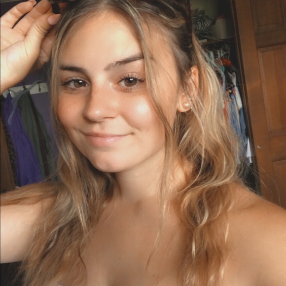 Profile Picture of Christina Sturm (@stinasturm28) on Poshmark