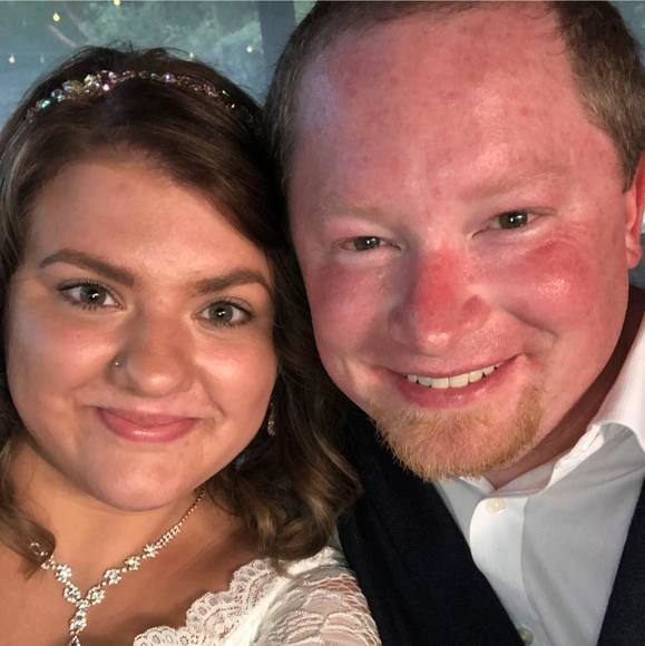 Elizabeth Carmony - Poshmark Profile Picture of Elizabeth Carmony (@ecarmony) on Poshmark