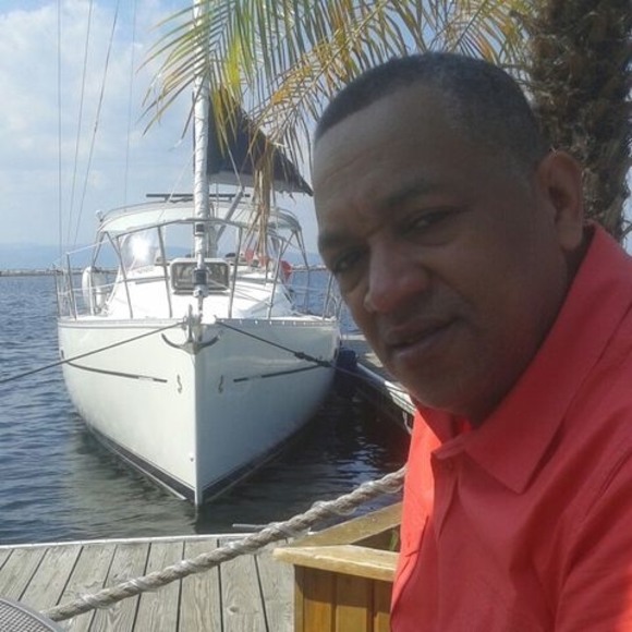 Profile Picture of Ruben Ogando (@rdogando202) on Poshmark