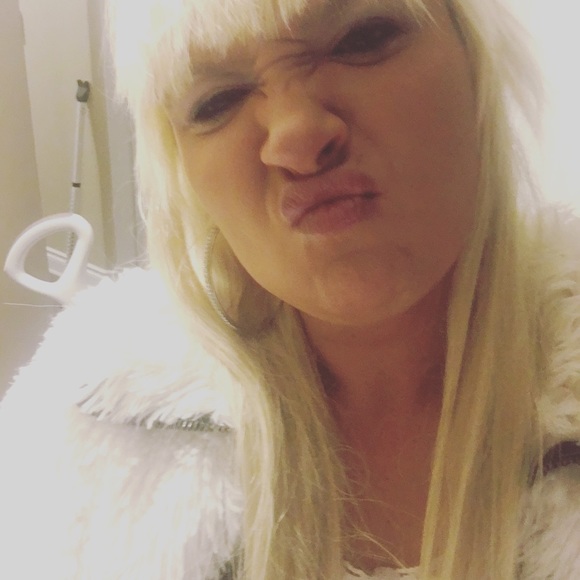 Profile Picture of Stephanie Machmer (@smachmer) on Poshmark