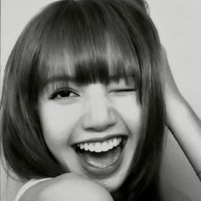 Profile Picture of Lisa Smiling (@lalisasmiles) on Twitter