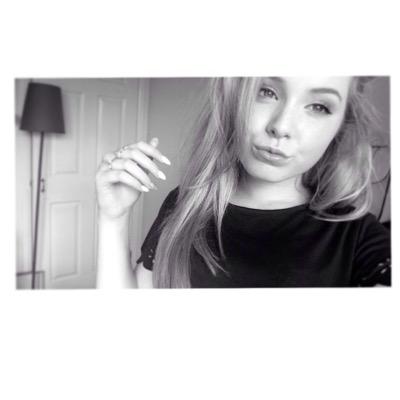 Profile Picture of Dani (@coffey_daniella) on Twitter