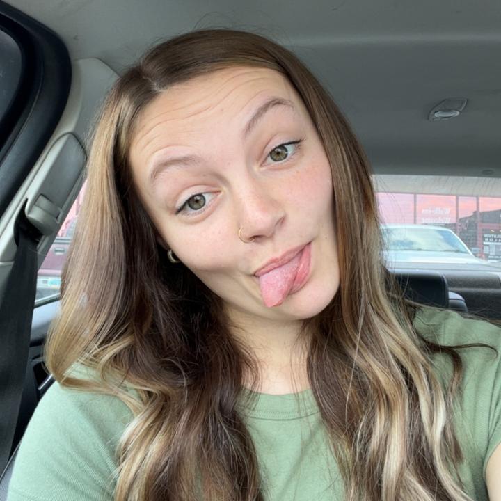 Profile Picture of Hailey Roberts (@@hailey.robertooo) on Tiktok