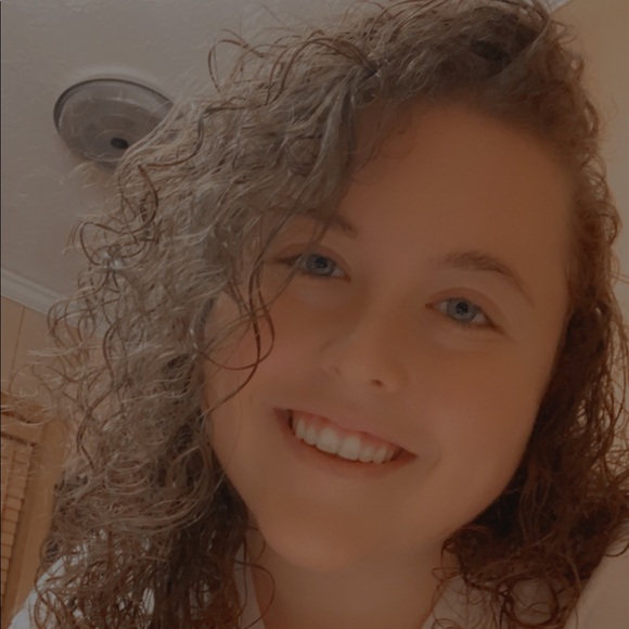 Profile Picture of Aimee Meyer (@aimeestanley) on Poshmark