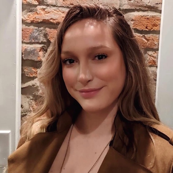 Profile Picture of Genevieve Valek (@gvalek) on Poshmark