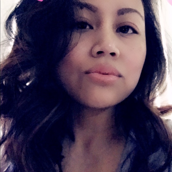 Profile Picture of Marilyn Kahue (@heeeyyylynnn) on Poshmark