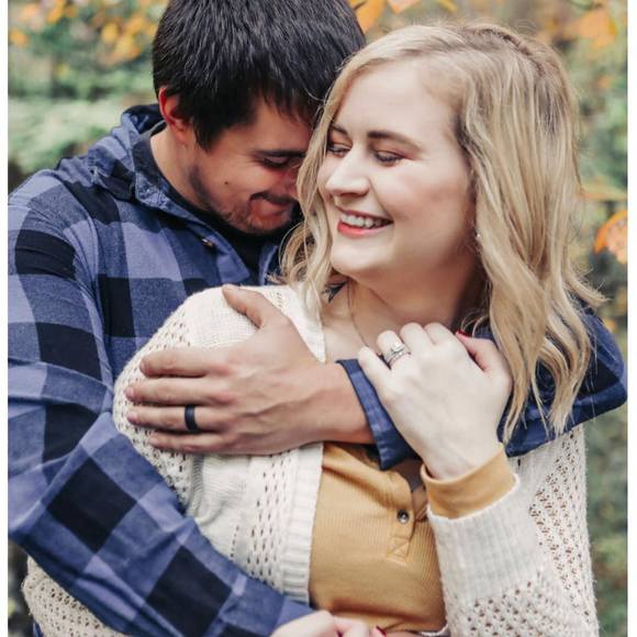 Profile Picture of Kelsie Husick (@kelshusick) on Poshmark