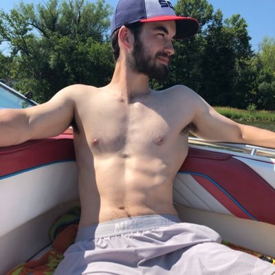 Profile Picture of Brad (@jizx2yunah) on Twitter